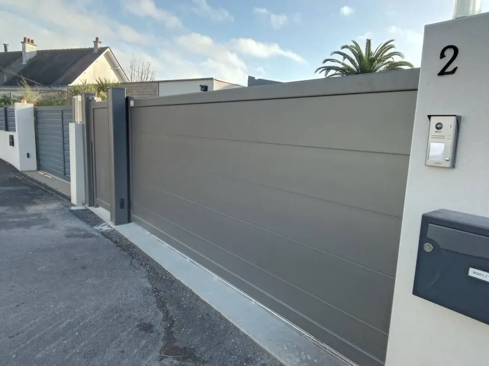 Pose d'un nouveau portail coulissant motorisé